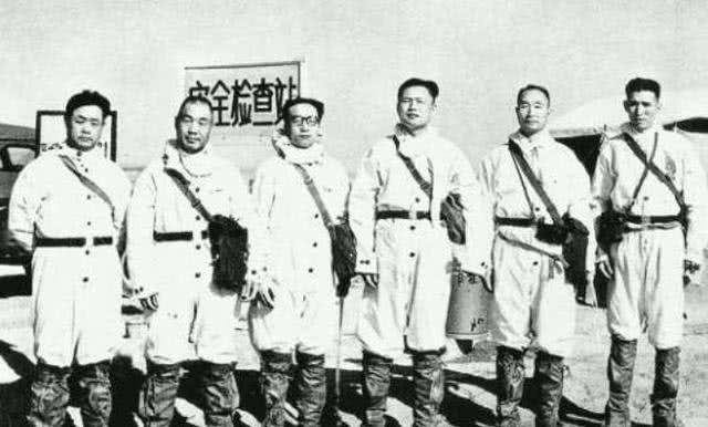 Peng Jiamu leading his expedition team